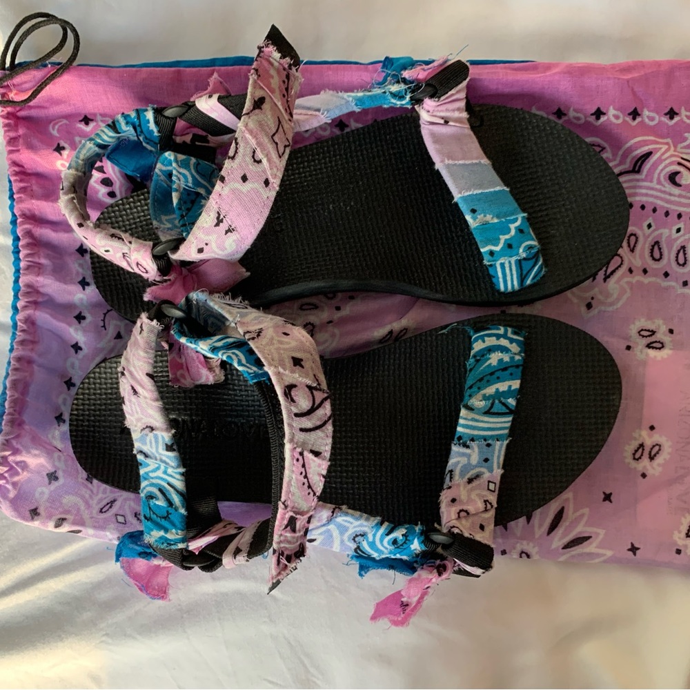 Very cute and comfy Arizona Love sandals